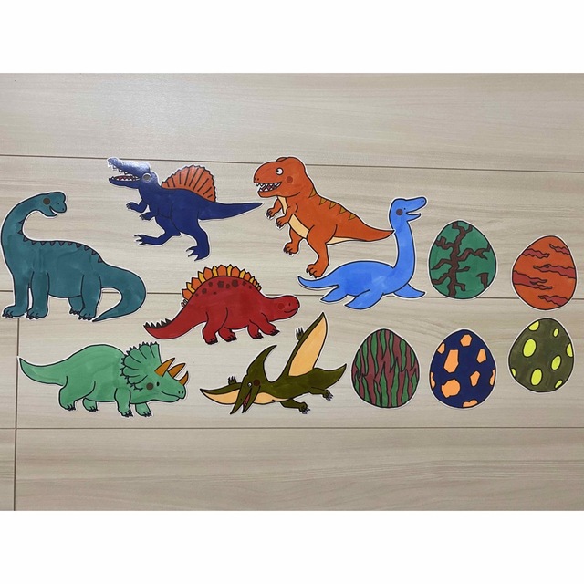 恐竜　壁面　ペープサート　誕生日飾り　ラミネート　保育教材　壁面　 ハンドメイドのハンドメイド その他(その他)の商品写真