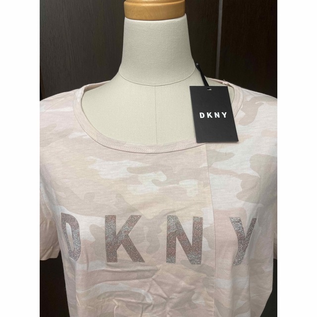 DKNY(ダナキャランニューヨーク)のDKNY ダナキャラン  トップス 新品タグ付き XL レディース　大きいサイズ レディースのトップス(カットソー(半袖/袖なし))の商品写真