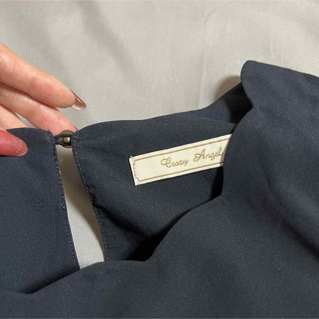 ブラウス　紺　花柄袖 レディースのトップス(シャツ/ブラウス(長袖/七分))の商品写真