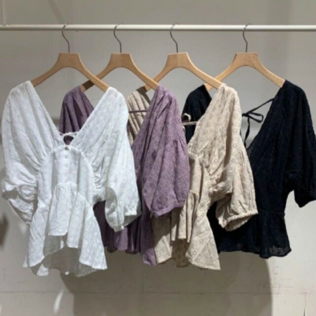 w closet(ダブルクローゼット)の花柄レースブラウス レディースのトップス(シャツ/ブラウス(半袖/袖なし))の商品写真