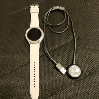 Galaxy Watch4 Classic 46mm　シルバー 海外版(腕時計(デジタル))