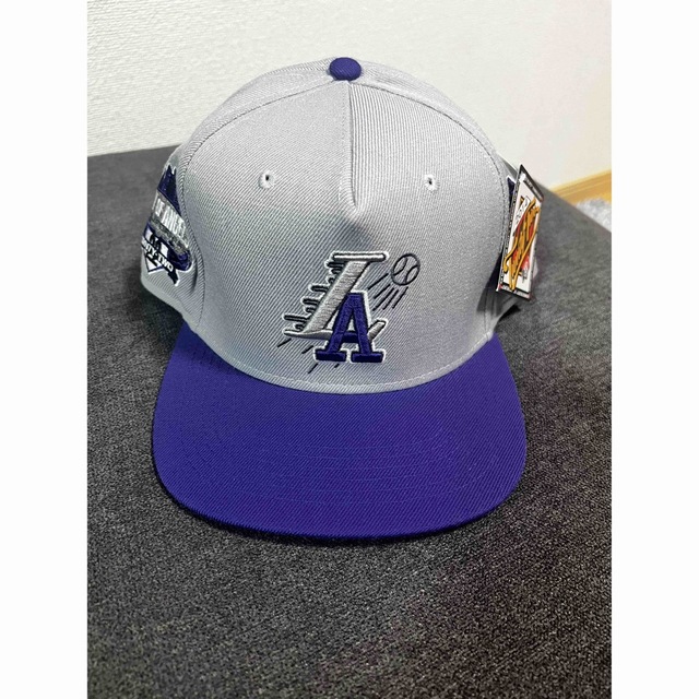 NEW ERA(ニューエラー)の新品未使用　Twnty Two Gray & Purple UV Gray メンズの帽子(キャップ)の商品写真