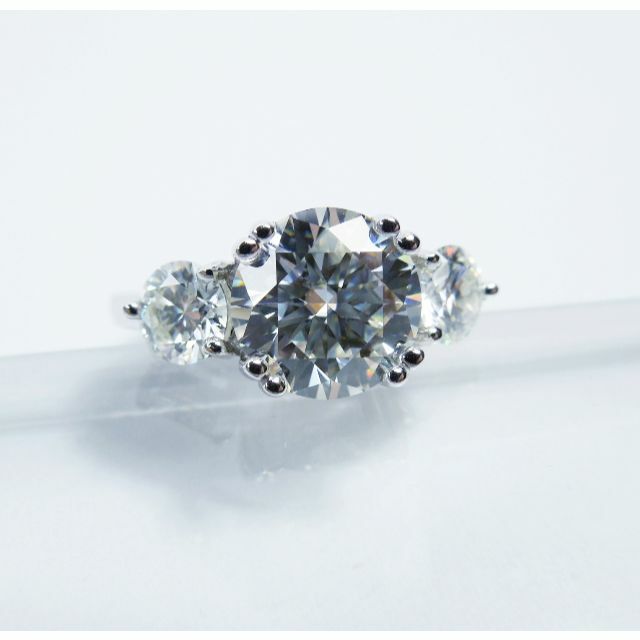 約14.5号　3EX 合計2.8ct モアサナイト リング 2ct0.4ct×2 レディースのアクセサリー(リング(指輪))の商品写真