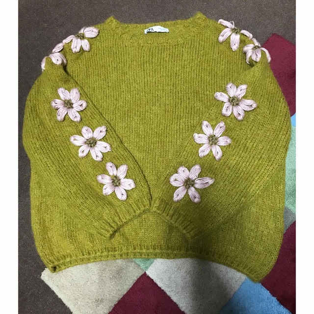 ZARA   お花　刺繍　セーター
