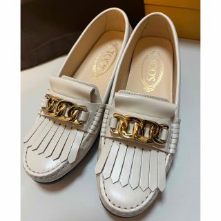 トッズ(TOD'S)の最終値下げ　トッズ　フラットフリンジローファー(ローファー/革靴)