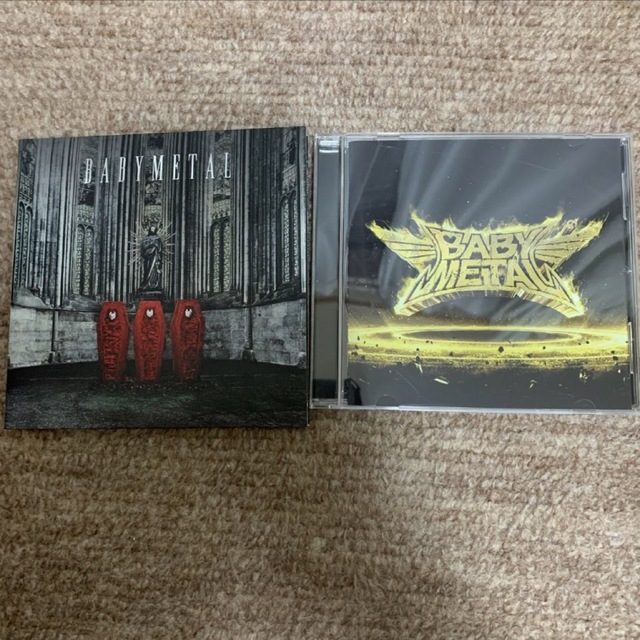 BABYMETAL(ベビーメタル)のBABYMETAL -来日記念限定盤- &METAL RESISTANCE エンタメ/ホビーのCD(ポップス/ロック(邦楽))の商品写真