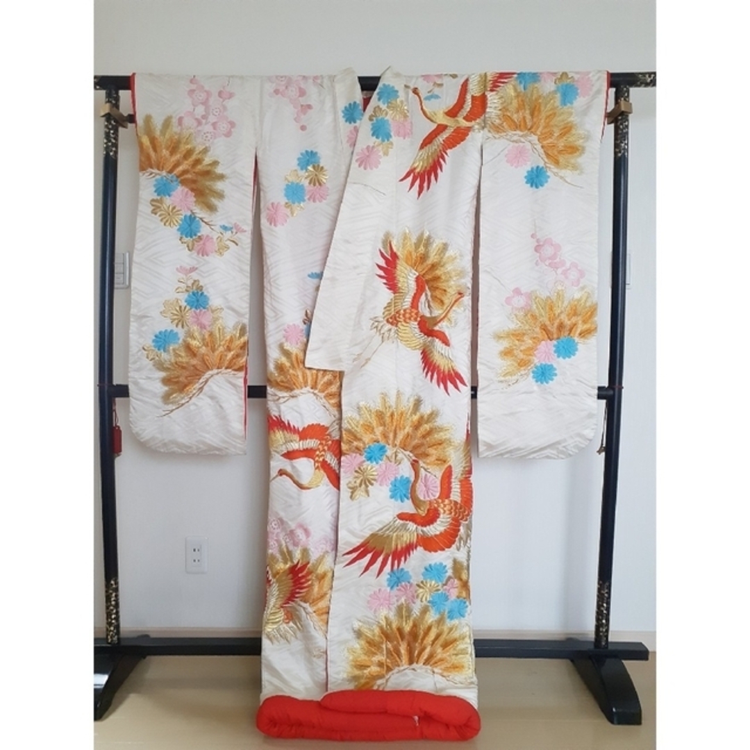 白地 打掛 花嫁衣装 婚礼衣装 和装 鶴 菊 松 梅 正絹 白 色打掛