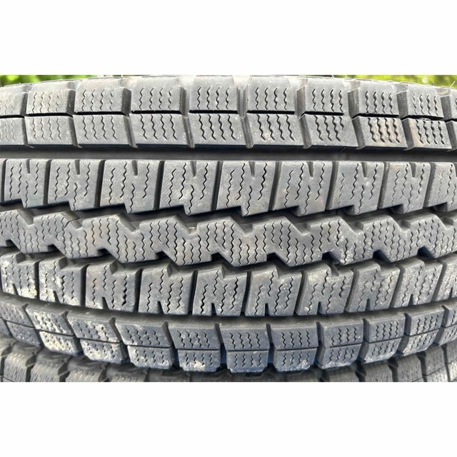 DUNLOP 195/80R15 22年製 スタッドレスタイヤ-