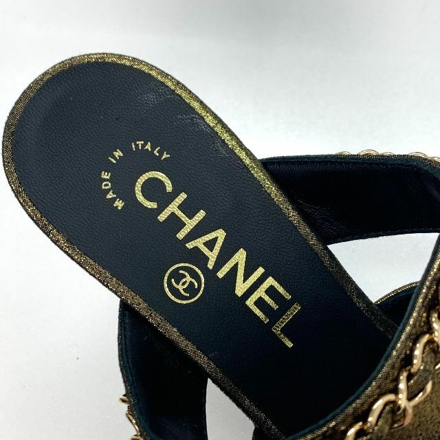 CHANEL(シャネル)の6303 未使用 シャネル ファブリック チェーンココマーク サンダル ゴールド レディースの靴/シューズ(サンダル)の商品写真