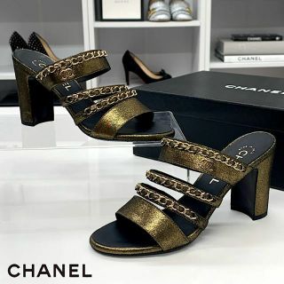 シャネル(CHANEL)の6303 未使用 シャネル ファブリック チェーンココマーク サンダル ゴールド(サンダル)