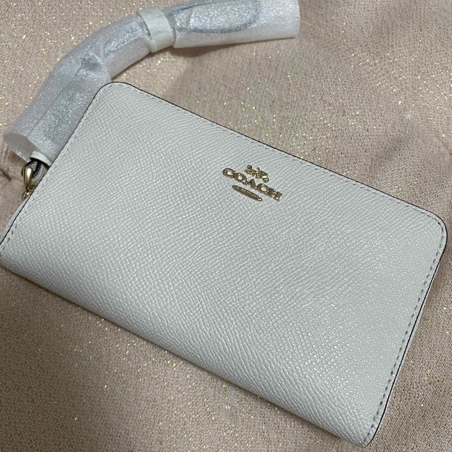 COACH(コーチ)の新品未使用COACH（コーチ）ホワイト長財布 レディースのファッション小物(財布)の商品写真