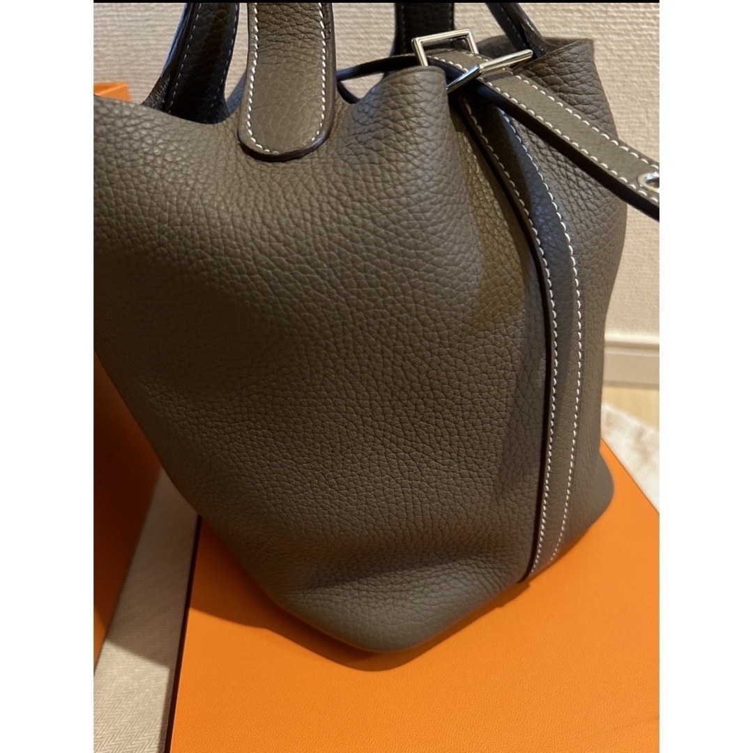 Hermes(エルメス)のHERMES エルメス ピコタンロックpm刻印トリヨンエトゥープ シルバー金具 レディースのバッグ(ハンドバッグ)の商品写真