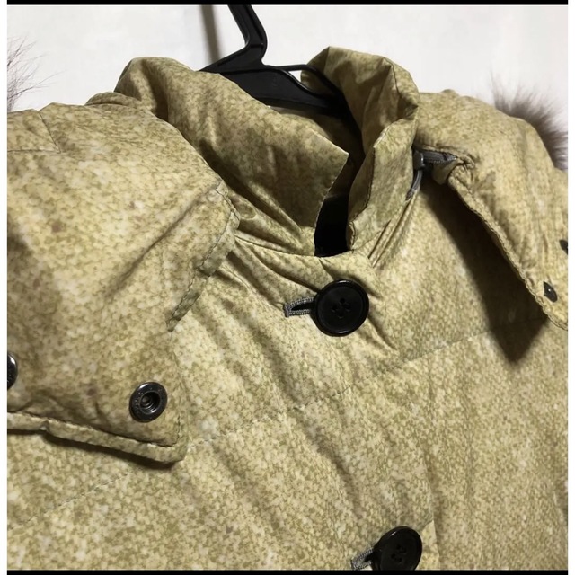イナバヨシエ　フード付きダウンジャケット　カーキ　グリーン系グリーン系 レディースのジャケット/アウター(ダウンジャケット)の商品写真