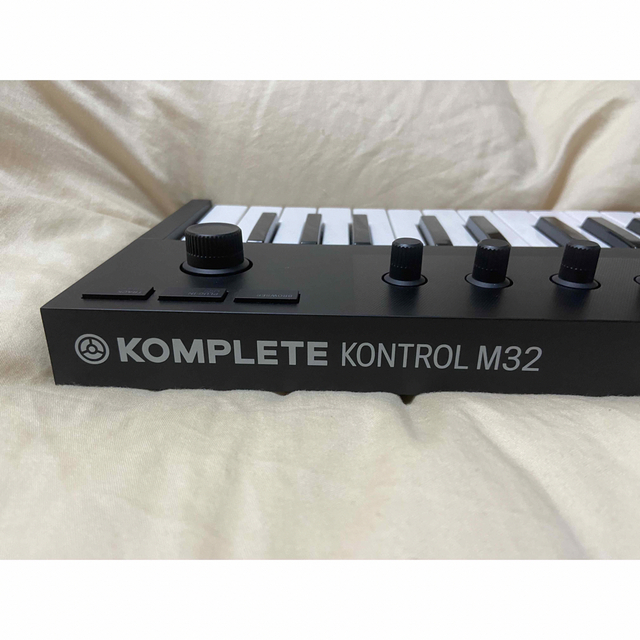 Native Instruments KOMPLETE KONTROL M32 2