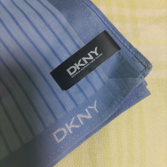 DKNY(ダナキャランニューヨーク)の〈メンズ〉ハンカチ メンズのファッション小物(ハンカチ/ポケットチーフ)の商品写真