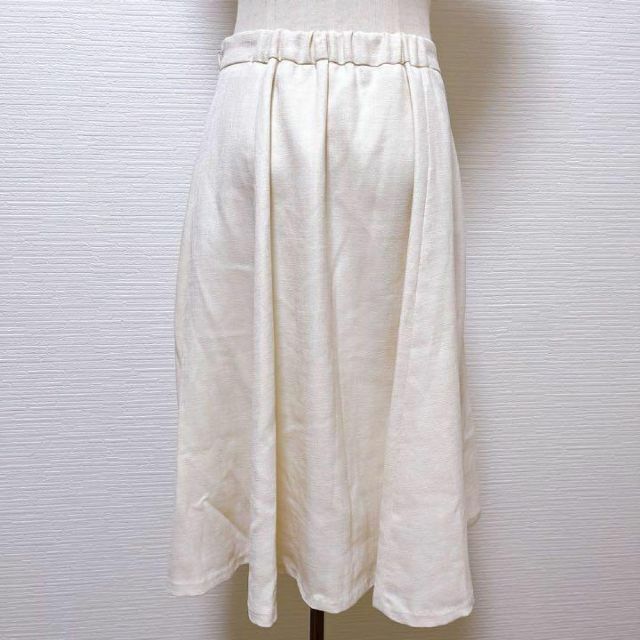 AG by aquagirl(エージーバイアクアガール)のエージーバイアクアガール 膝丈 フレア サイズM ベージュホワイト 可愛い レディースのスカート(ひざ丈スカート)の商品写真