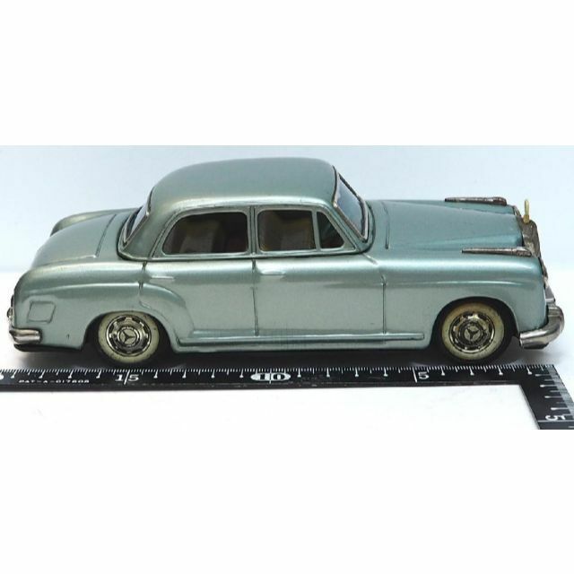 萬代屋【メルセデス ベンツ219セダン 水色】ブリキ ミニチュア自動車