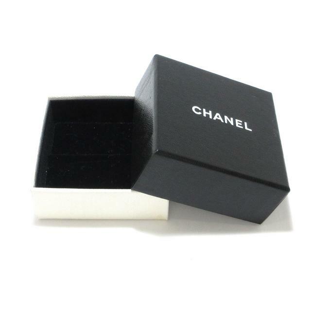 CHANEL(シャネル)のシャネル ブローチ美品  - 金属素材 レディースのアクセサリー(ブローチ/コサージュ)の商品写真