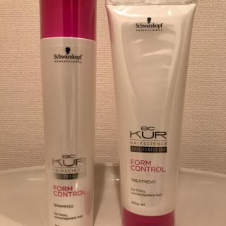 ケラスターゼ(KERASTASE)のシュワルツスコフ シャンプー&トリートメント(ヘアケア)