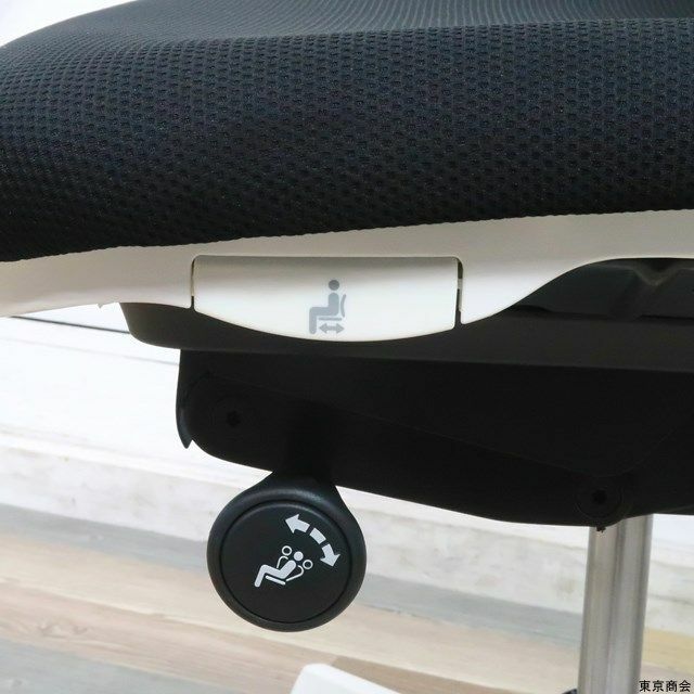 オカムラ　シルフィー　ハイバック　肘なし　ホワイトフレーム　ブラック2017年製