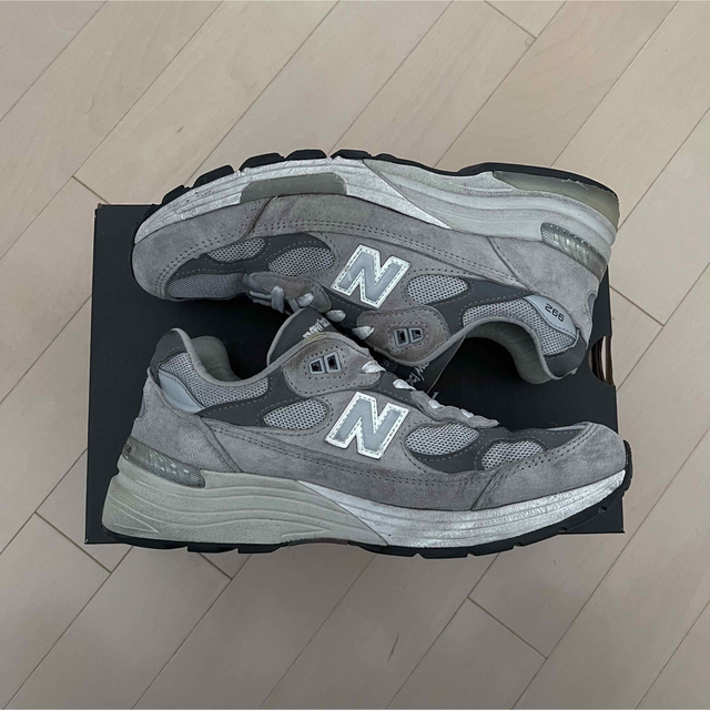 New Balance(ニューバランス)のnewbalance M992GR 24.0cm グレー 美品 即日発送  レディースの靴/シューズ(スニーカー)の商品写真