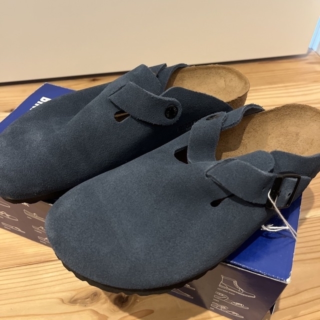 BIRKENSTOCK(ビルケンシュトック)の特価！ビルケンシュトック新品ボストン39ネイビースエード　25.0正規品 メンズの靴/シューズ(サンダル)の商品写真