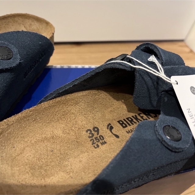 BIRKENSTOCK(ビルケンシュトック)の特価！ビルケンシュトック新品ボストン39ネイビースエード　25.0正規品 メンズの靴/シューズ(サンダル)の商品写真