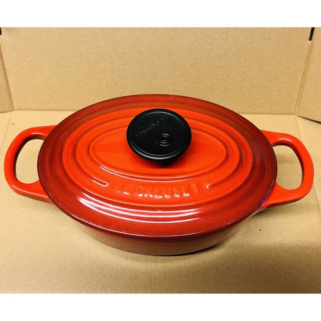 LE CREUSET(ルクルーゼ)のル・クルーゼ　ココットオーバル17 インテリア/住まい/日用品のキッチン/食器(鍋/フライパン)の商品写真