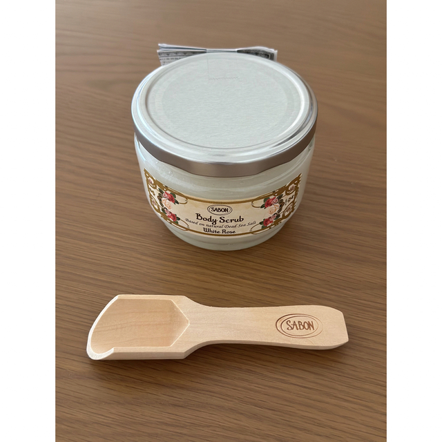 SABON(サボン)の【新品】SABON ボディスクラブ ホワイト･ローズ コスメ/美容のボディケア(ボディスクラブ)の商品写真