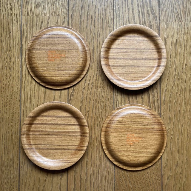 【美品】SAITO WOOD （サイトーウッド）コースター　2枚×2セット インテリア/住まい/日用品のキッチン/食器(テーブル用品)の商品写真