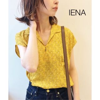 IENA　レトロデシン フラワータックブラウス　花柄　ネイビー