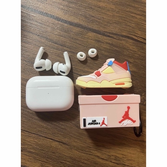 Apple(アップル)のAirPods Pro A2084 AIR JORDAN4ケースセット スマホ/家電/カメラのオーディオ機器(ヘッドフォン/イヤフォン)の商品写真