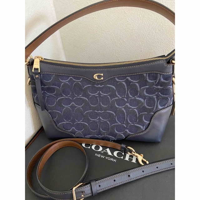 COACH、コーチ未使用に近い2ウェイショルダーバッグ