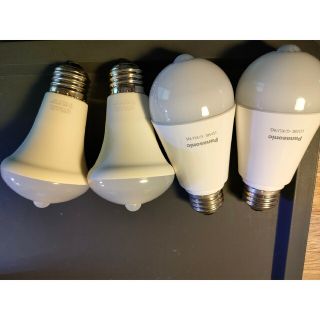 【匿名配送】人感センサー中古LEDライト電球色４つ(蛍光灯/電球)