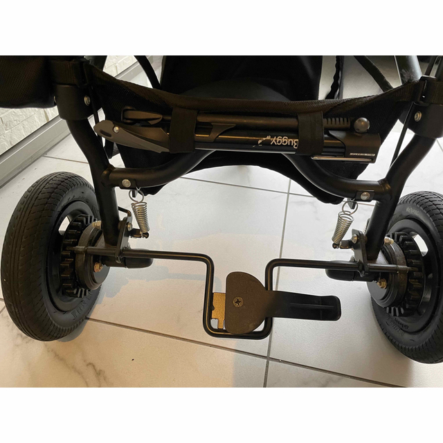 AIRBUGGY(エアバギー)のエアバギーココ　ブレーキモデル　黄色　レインカバー付　 キッズ/ベビー/マタニティの外出/移動用品(ベビーカー/バギー)の商品写真