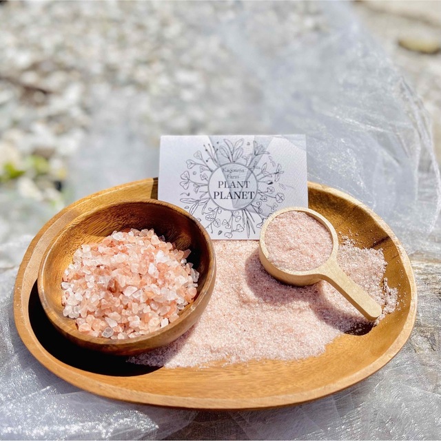 【アロマバスソルト５００ｇ】ピンク岩塩大容量 エプソムソルト グラウバーソルト コスメ/美容のボディケア(入浴剤/バスソルト)の商品写真