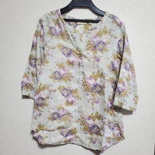 ユニクロ(UNIQLO)のユニクロ　花柄　七分袖ブラウス(シャツ/ブラウス(長袖/七分))