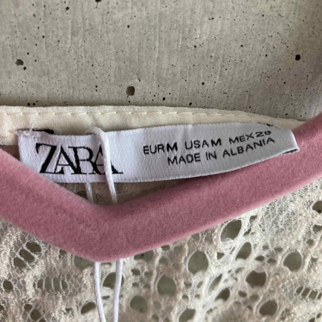 ZARA(ザラ)の★ZARA★ザラ ボレロ カーディガン トップス レース 刺繍 ホワイト 白 レディースのトップス(カーディガン)の商品写真