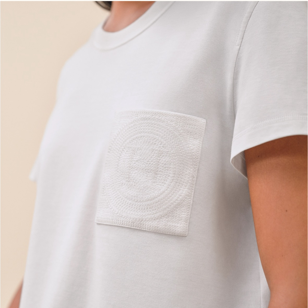 【新品・未使用品】エルメス Tシャツ 刺繍入りポケット 白 34 ホワイト 【新品・未使用品】エルメス Tシャツ 刺繍入りポケット 白 34 ホワイト