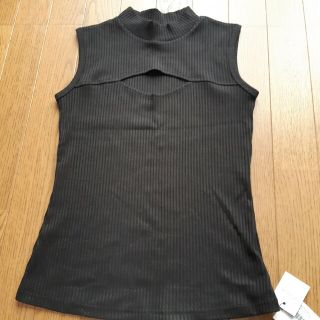 【値下げ】ノースリーブトップス ブラック 胸元あき 未使用 タグ付き(Tシャツ(半袖/袖なし))