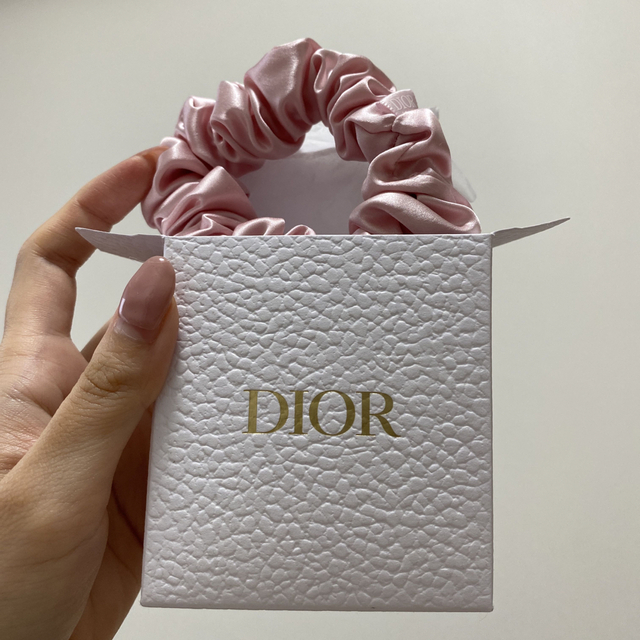 Dior(ディオール)のディオール　ノベルティ　シュシュ レディースのヘアアクセサリー(ヘアゴム/シュシュ)の商品写真