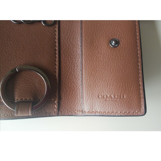 COACH(コーチ)の小物 キーケース F63645 CWH(ダークサドル) メンズのファッション小物(キーケース)の商品写真