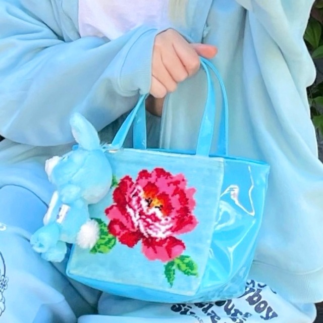♡アーンジョー♡シェニール織り ローズ 薔薇 水色 エナメル ハンドバッグ