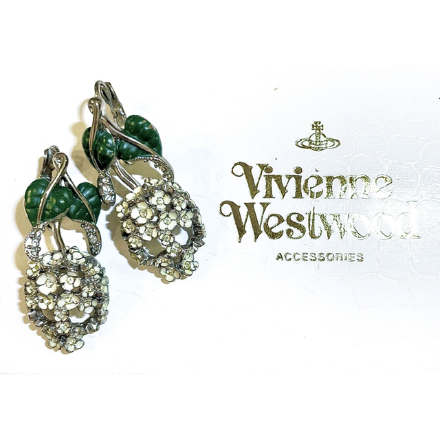 希少VivienneWestwood  コレクションライン　スカル　ピアス