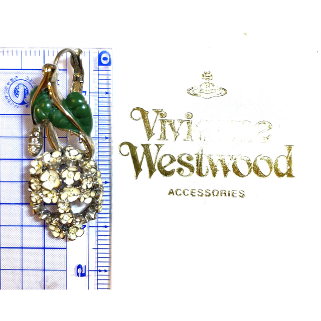 希少VivienneWestwood  コレクションライン　スカル　ピアス