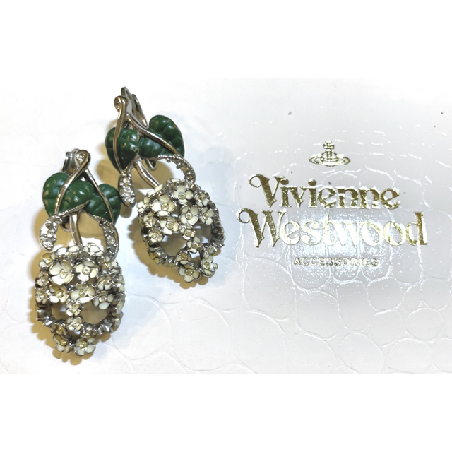 希少VivienneWestwood  コレクションライン　スカル　ピアス