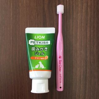 ライオン(LION)の新品同様シグワン360°ブラシ犬用歯ブラシ&ペットキス歯みがきジェルチキン味(犬)