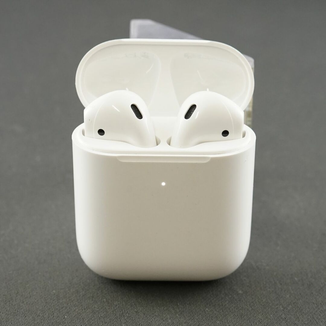 Apple AirPods with Wireless Charging Case エアーポッズ イヤホン ワイヤレスチャージング Qi USED品 第二世代  MRXJ2J/A 完動品 V8147