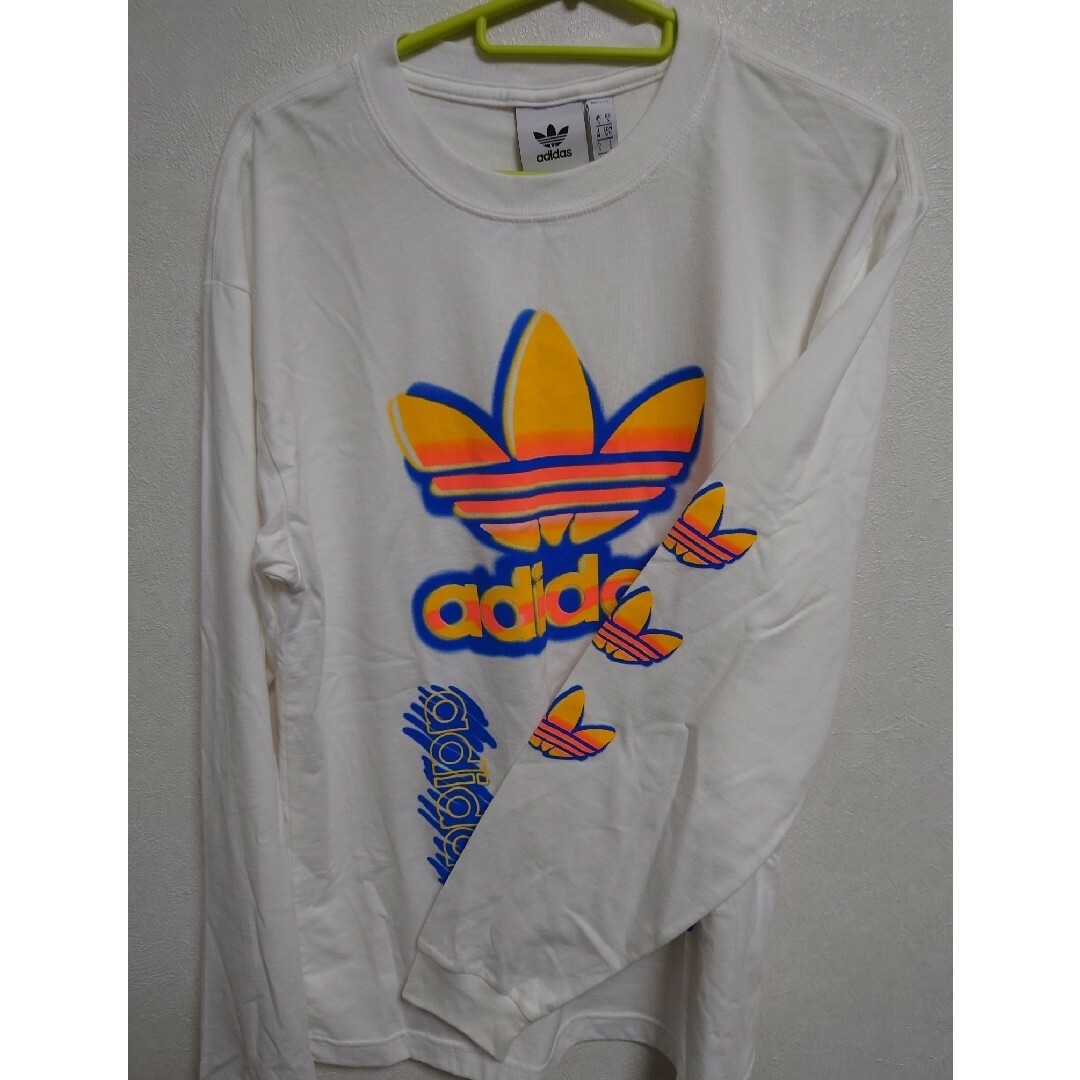 adidas(アディダス)のadidas★Airbrushプリント長袖Tシャツ メンズのトップス(Tシャツ/カットソー(七分/長袖))の商品写真