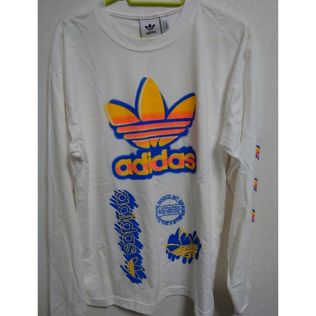 adidas(アディダス)のadidas★Airbrushプリント長袖Tシャツ メンズのトップス(Tシャツ/カットソー(七分/長袖))の商品写真